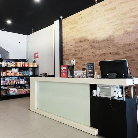Hostel Juanda Airport Gedangan Zewnętrze zdjęcie